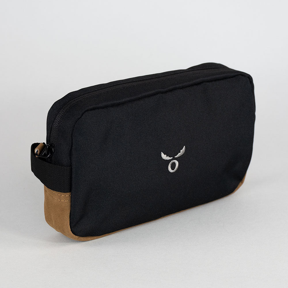 
                  
                    ESTUCHE MANHATTAN BLACK MOOSE
                  
                