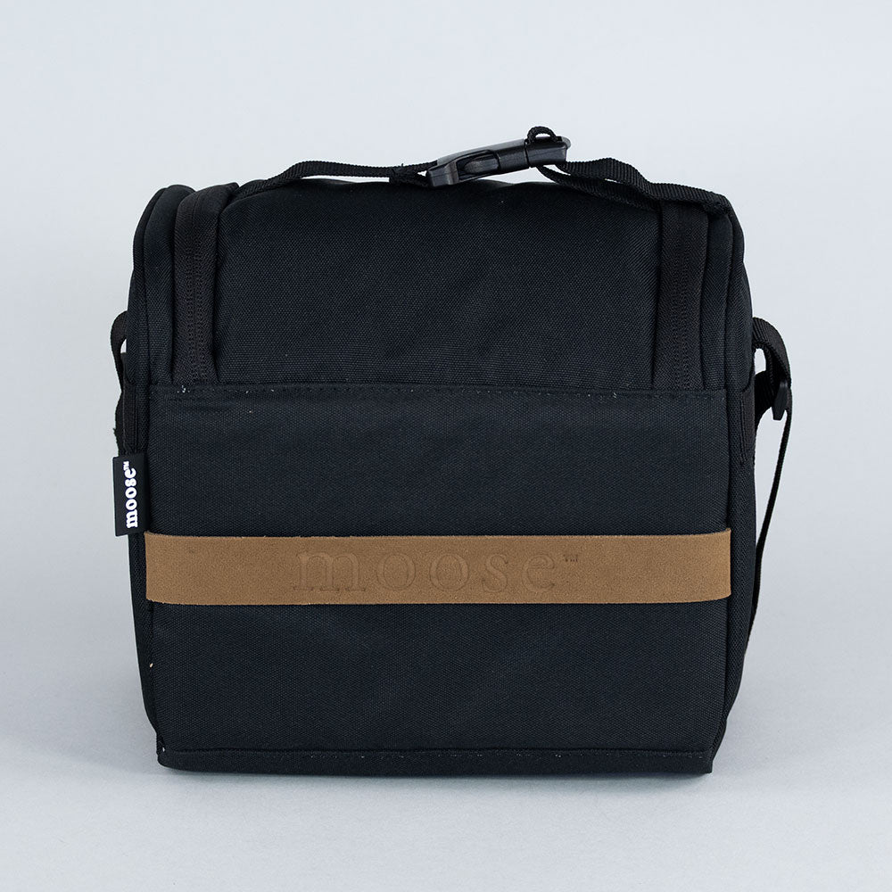 
                  
                    LONCHERA MANHATTAN BLACK MOOSE
                  
                